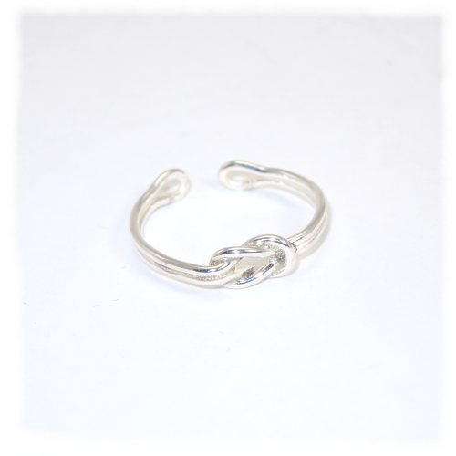 Reef knot ring